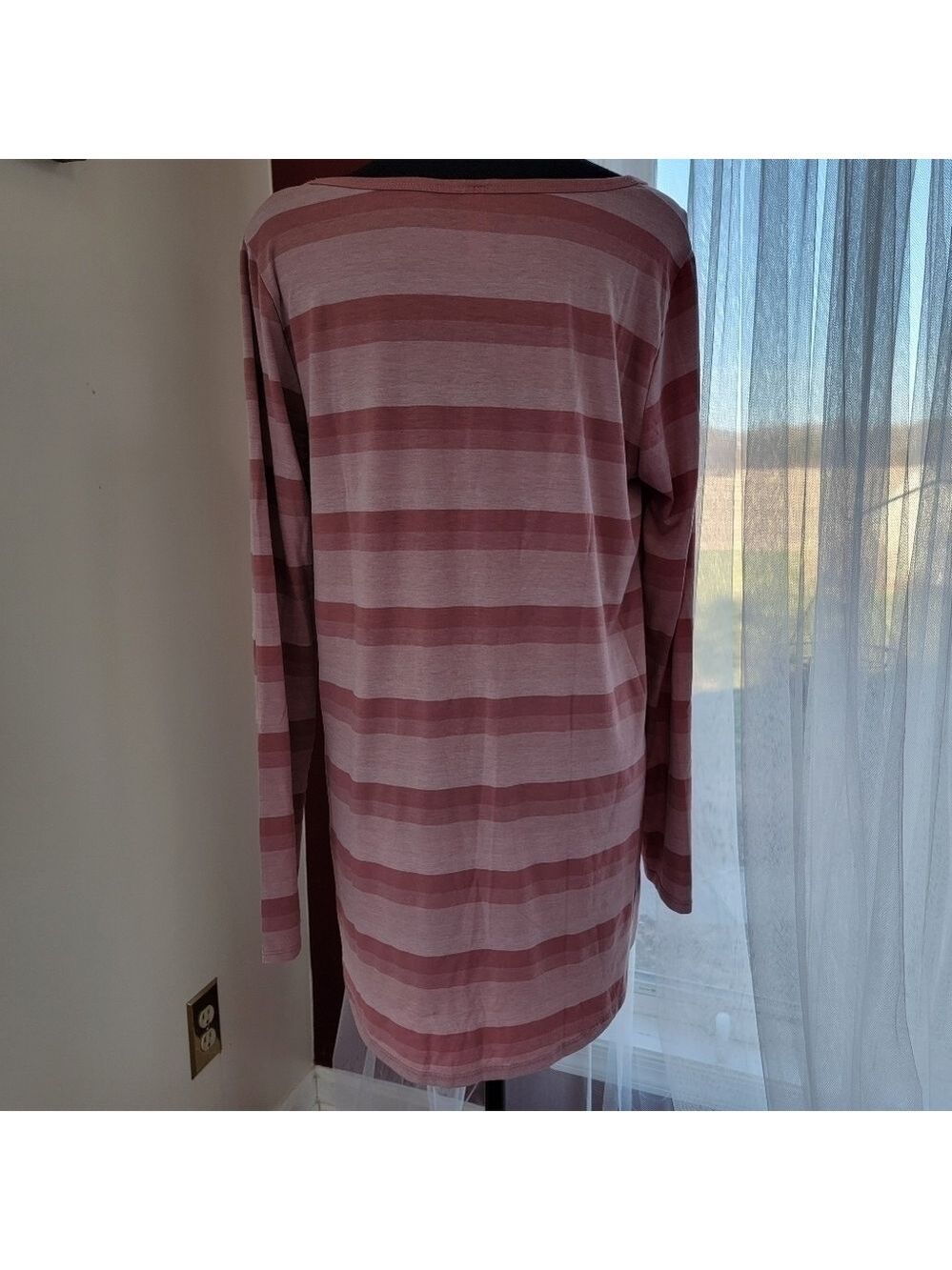 LuLaRoe☆ Lynnae Striped Long Sleeve High Low Hem Stretch Size Large EUC - Picture 3 of 8